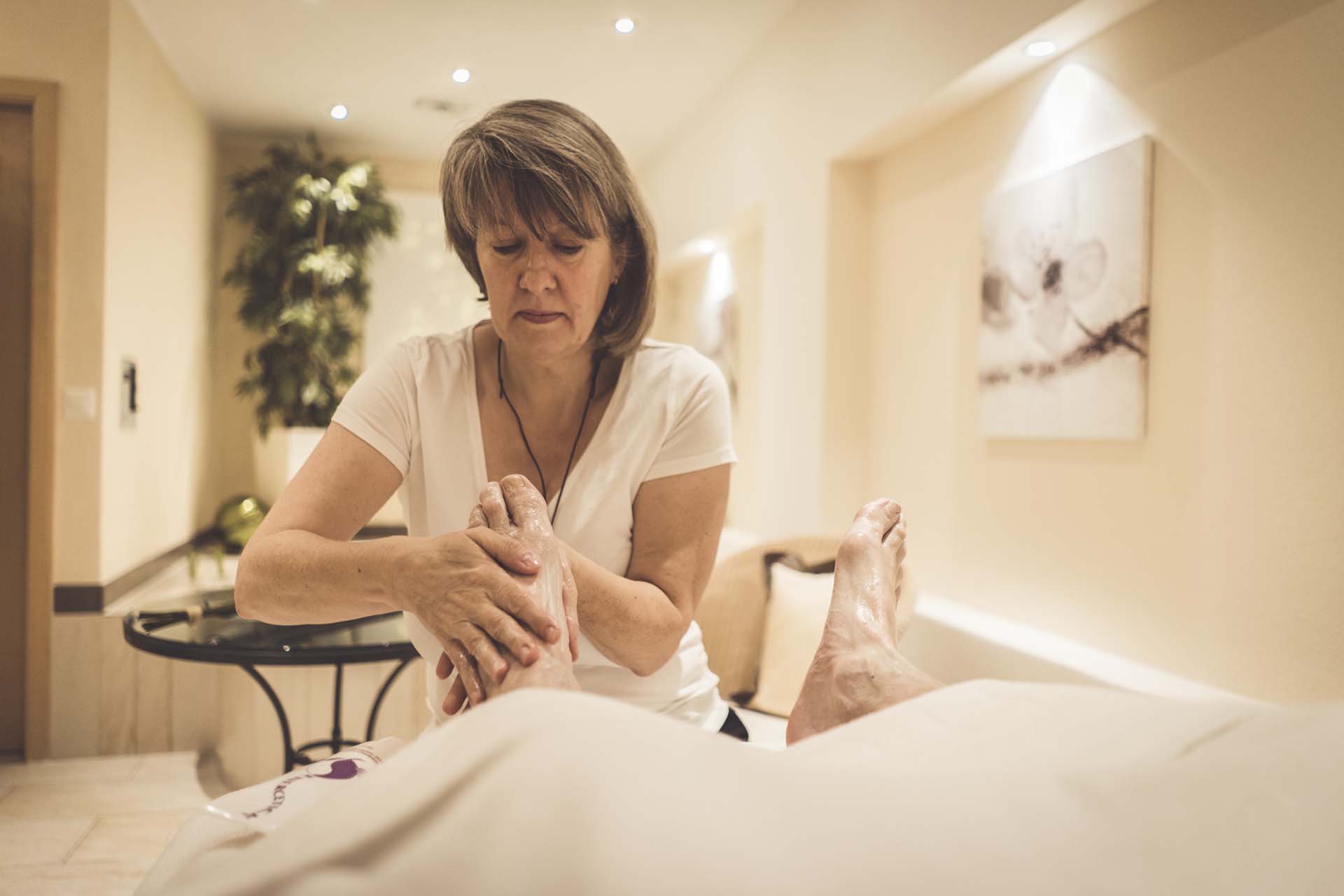Wohltuende Fussmassage für tiefe Entspannung im Hotel Lenzerhorn