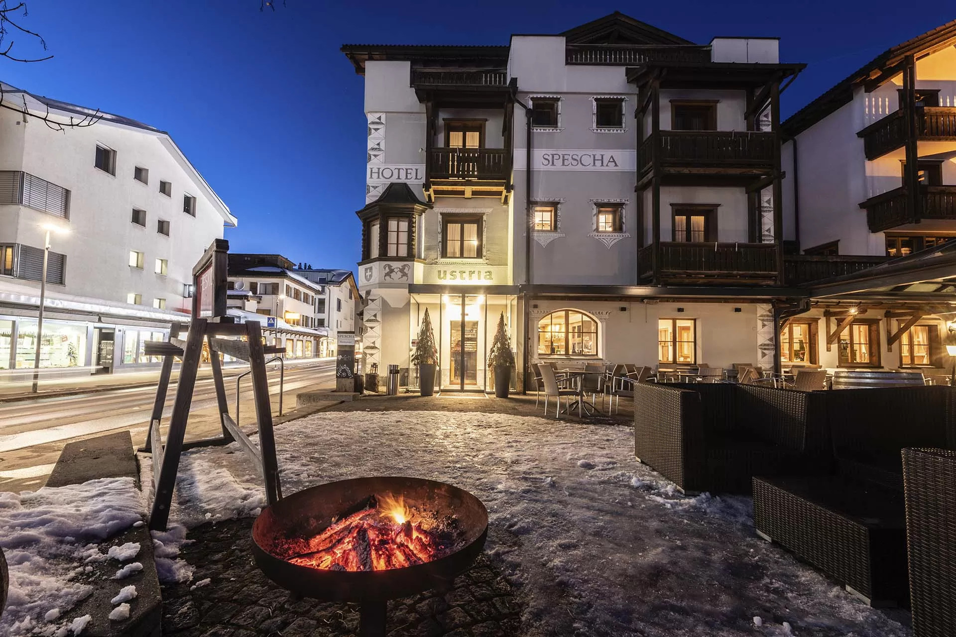 Winterliche Aussenansicht des Hotel Spescha in der Lenzerheide mit Schnee